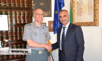 2016watermarked-Nuovo comandante forestale Bronte e sindaco (1)