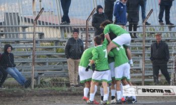 LA FESTA DOPO IL GOL DI LIUZZO