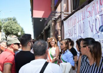CESARO’: LA PROTESTA DEI CITTADINI PER IL DIRITTO ALLA SALUTE ARRIVA ALL’ ASP DI MESSINA