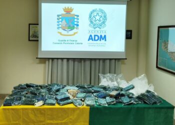 GDF CATANIA: SEQUESTRATI AL PORTO DI CATANIA 110 KG DI COCAINA PROVENIENTI DALL’ECUADOR – FOTO E VIDEO