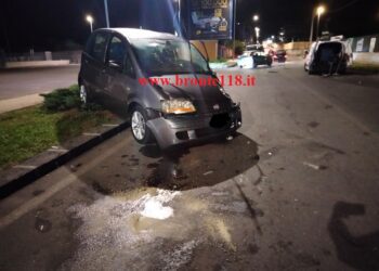 BIANCAVILLA: SCONTRO FRONTALE TRA VIALE DEI FIORI E VIALE CASALE DEI GRECI AL CONFINE CON ADRANO – LE FOTO