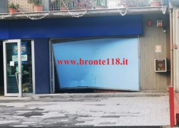 BRONTE: DUE FURTI CON SPACCATA NELLA NOTTE, UNO ANCHE AD ADRANO – LE FOTO