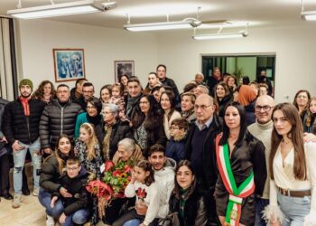 MANIACE: NONNA SEBASTIANA FESTEGGIATA IN MEZZO A FIGLI NIPOTI E PRONIPOTI – LE FOTO