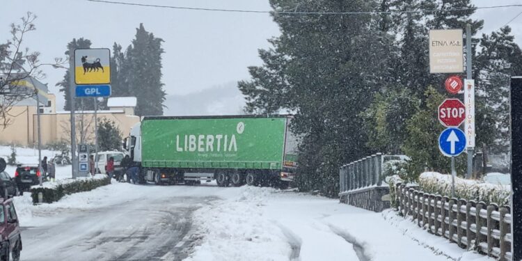 MALTEMPO: MARENEVE E QUOTA MILLE CHIUSE AL TRANSITO, MALETTO TRA LA NEVE, LA SITUAZIONE E LE FOTO
