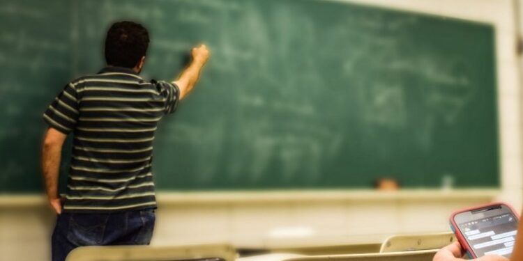 BRONTE: FIRRARELLO: «TUTTI I SINDACI DOVREBBERO RIBELLARSI BISOGNA COLMARE, INVECE, IL DIVARIO TRA NORD E SUD»