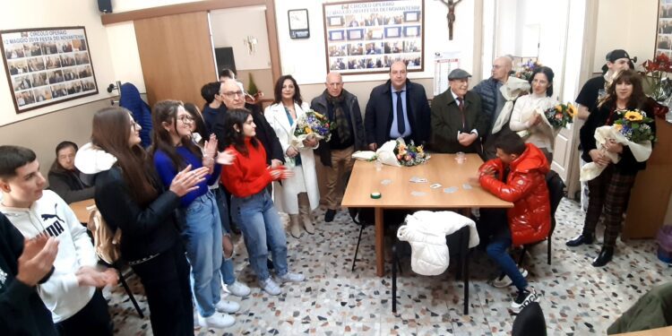 BRONTE: STUDENTI IN VISITA AL CIRCOLO OPERAIO «ESEMPIO DI ATTENZIONE PER I DEBOLI»