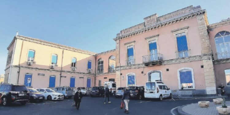 BRONTE: MEDICINA… “MALATA” MEDICI E INFERMIERI RIDOTTI AL LUMICINO