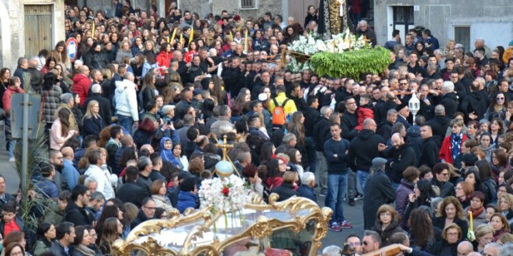 BRONTE E RANDAZZO TRA DEVOZIONE FEDE, TRADIZIONE E LUNGHI CORTEI