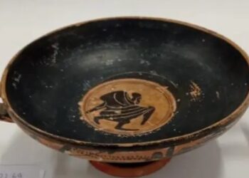 BRONTE “INVISIBILIA”, NELLA PINACOTECA LA MOSTRA DI CERAMICHE E MONILI
