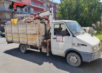 RANDAZZO: SEQUESTRATO AUTOCARRO CON RIFIUTI SPECIALI DENUNCIATI PADRE E FIGLIO