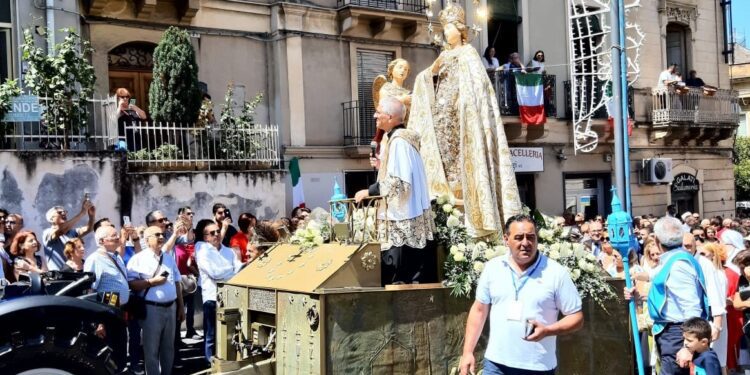 BRONTE, TORNA LA “VOLATA DELL’ ANGELO” PER LA FESTA DELLA MADONNA ANNUNZIATA