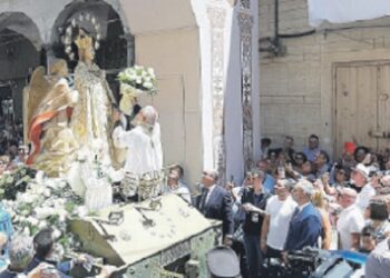 BRONTE, LA PRIMA DOMENICA DI FESTA DELLA MADONNA ANNUNZIATA CON I SUOI MOMENTI SUGGESTIVI HA COINVOLTO DEVOTI E TURISTI