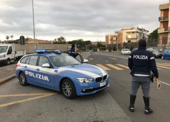 POLIZIA STRADALE: CONTROLLI IN AUTOSALONI E AUTO DEMOLITORI, ELEVATE SANZIONI E DENUNCE PENALI