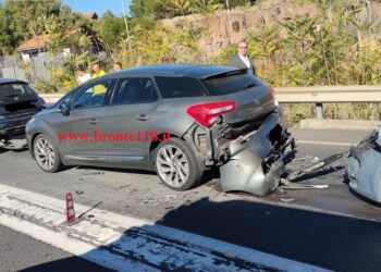 MAXI TAMPONAMENTO SULLA SS 284, 4 AUTO COINVOLTE E 4 FERITI LIEVI