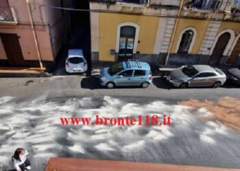 BRONTE: CAMION PERDE OLIO IN VIA ETNA, PROBLEMI AL TRAFFICO E AI RESIDENTI