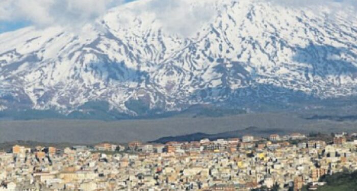 ETNA: SOTTO IL VULCANO L’ IPOTESI-SHOCK LE CASE COSTRUITE DAL 2012 A OGGI SONO ABUSIVE?