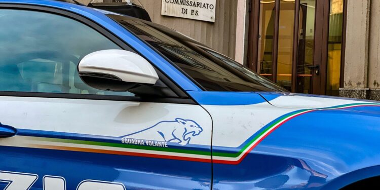 ADRANO, DENUNCIATI DUE 25ENNI: UNO TROVATO CON PUGNALE E TIRAPUGNI, L’ALTRO PER FURTO IN ABITAZIONE