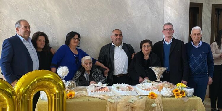 MANIACE, FESTA CON I FAMILIARI PER I 100 ANNI DI SEBASTIANA RIZZO