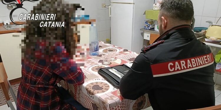 LINGUAGLOSSA: MINACCIA MADRE E SORELLA, 41ENNE ARRESTATO DAI CARABINIERI