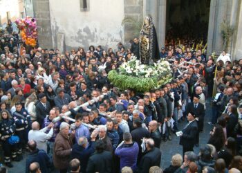 BRONTE: DOMANI LA GRANDIOSA PROCESSIONE DEL VENERDI SANTO – LE FOTO