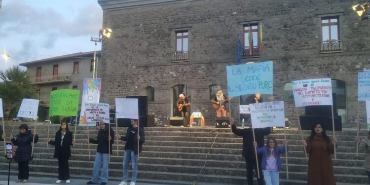 RANDAZZO: CARTELLI INNEGGIANTI LA LEGALITA’ «POLITICI, UN SILENZIO COLPEVOLE»