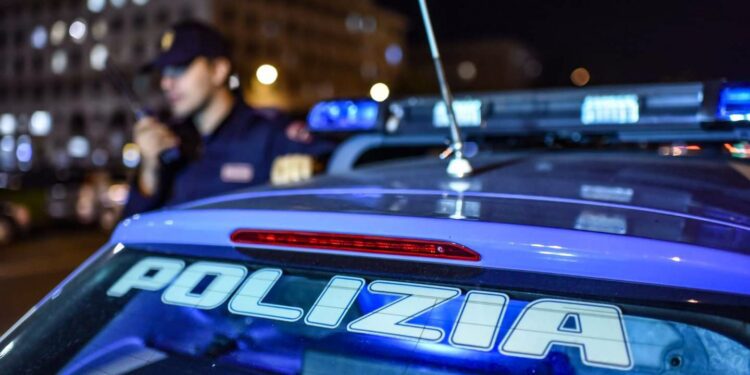 ROMA: DUE POLIZIOTTI DI ADRANO IN TRASFERTA SVENTANO FURTO DI 4.000 EURO AD UNA TURISTA