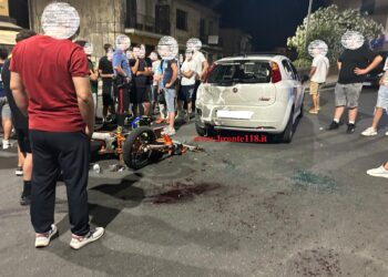 BRONTE: MOTO CONTRO AUTO, DUE FERITI – LE FOTO