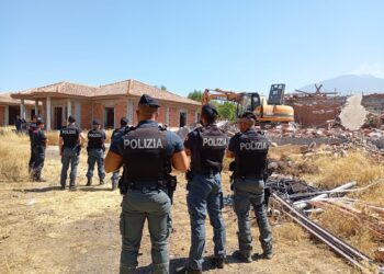 ADRANO: DEMOLITE 6 ABITAZIONI ABUSIVE