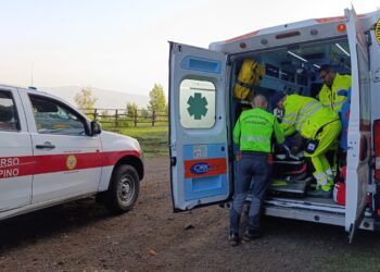 RANDAZZO: BIKER A FUNGHI CADE E SI FA MALE, RECUPERATO DAL SOCCORSO ALPINO – LE FOTO