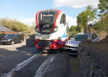CASTIGLIONE DI SICILIA: SCONTRO GOLF – LITTORINA, NESSUN FERITO