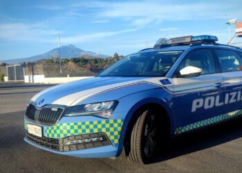 GUIDANO COL CELLULARE SULLE STRADE DELL’ETNA: MULTATI