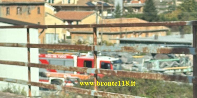 RANDAZZO: OPERAIO RESTA BLOCCATO IN UN POZZETTO, INTERVENGONO I VVF