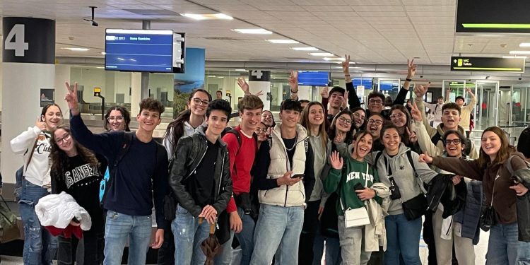 BRONTE: RIENTRATI A CASA GLI STUDENTI DELL’ERASMUS IN VISITA A VALENCIA