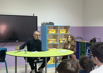 BRONTE: GIUSEPPE LA VENIA DEL TG1 ALL’I.C. MAZZINI CASTIGLIONE – LE FOTO