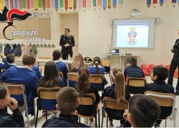 LINGUAGLOSSA: CARABINIERI A SCUOLA PER PARLARE DI BULLISMO
