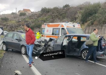 SS 284 BRONTE – ADRANO: SCONTRO FRONTALE 8 FERITI