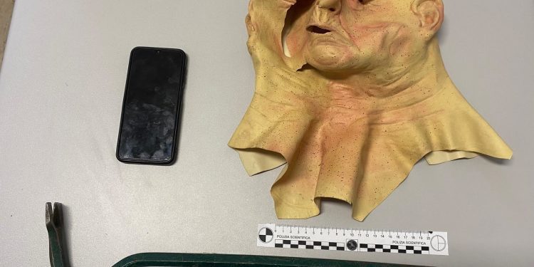 ADRANO: 5 GIOVANISSIMI DENUNCIATI, BECCATI A DEPREDARE CASE IN CENTRO