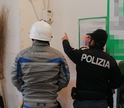 BIANCAVILLA: POLIZIA DENUNCIA MADRE E FIGLIO PER ALLACCIO ABUSIVO ALLA RETE ELETTRICA