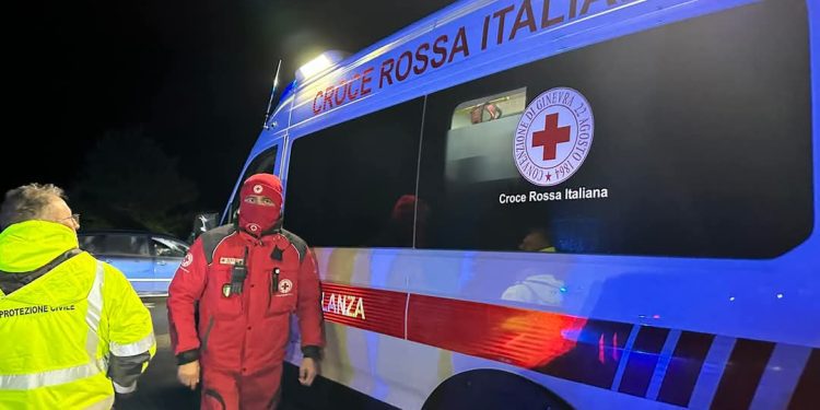 RAGALNA: 4 RAGAZZI DI BRONTE SI PERDONO SULL’ETNA, RECUPERATI DA VVF E SOCC. ALPINO