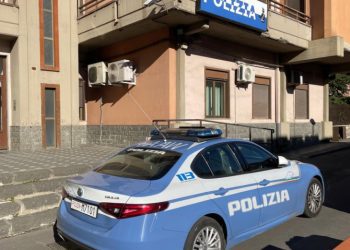 ADRANO: BRUCIANO MATERASSI E MOBILI IN STRADA, DENUNCIATI DALLA POLIZIA