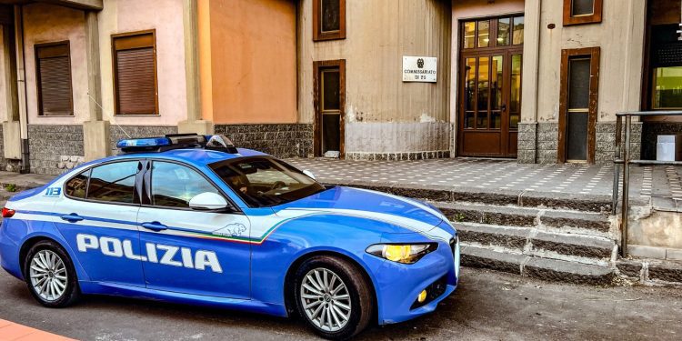 ADRANO: 6 PREGIUDICATI IN TRASFERTA PER IL VIDEOCLIP DI UN CANTANTE NEO MELODICO “BECCATI” DALLA POLIZIA